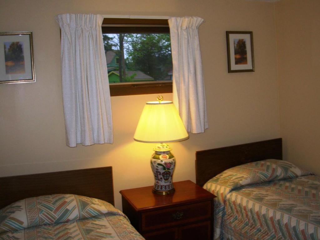 Red Carpet Inn On The Lake - أونيونتا الغرفة الصورة